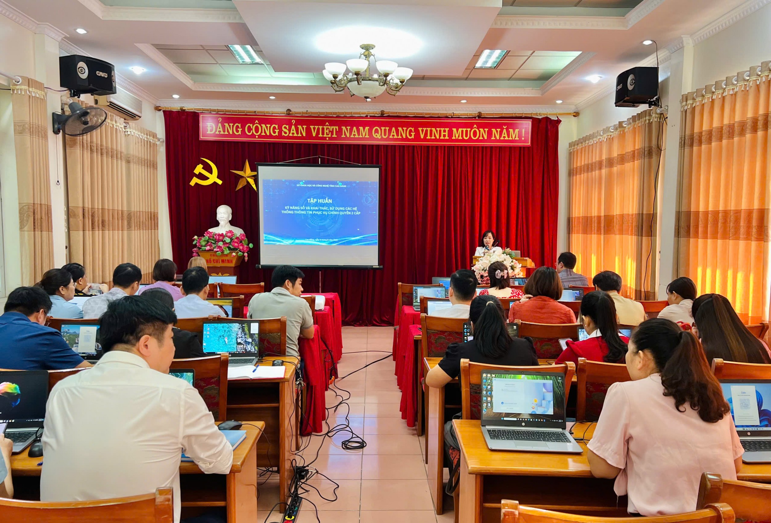 toàn cảnh