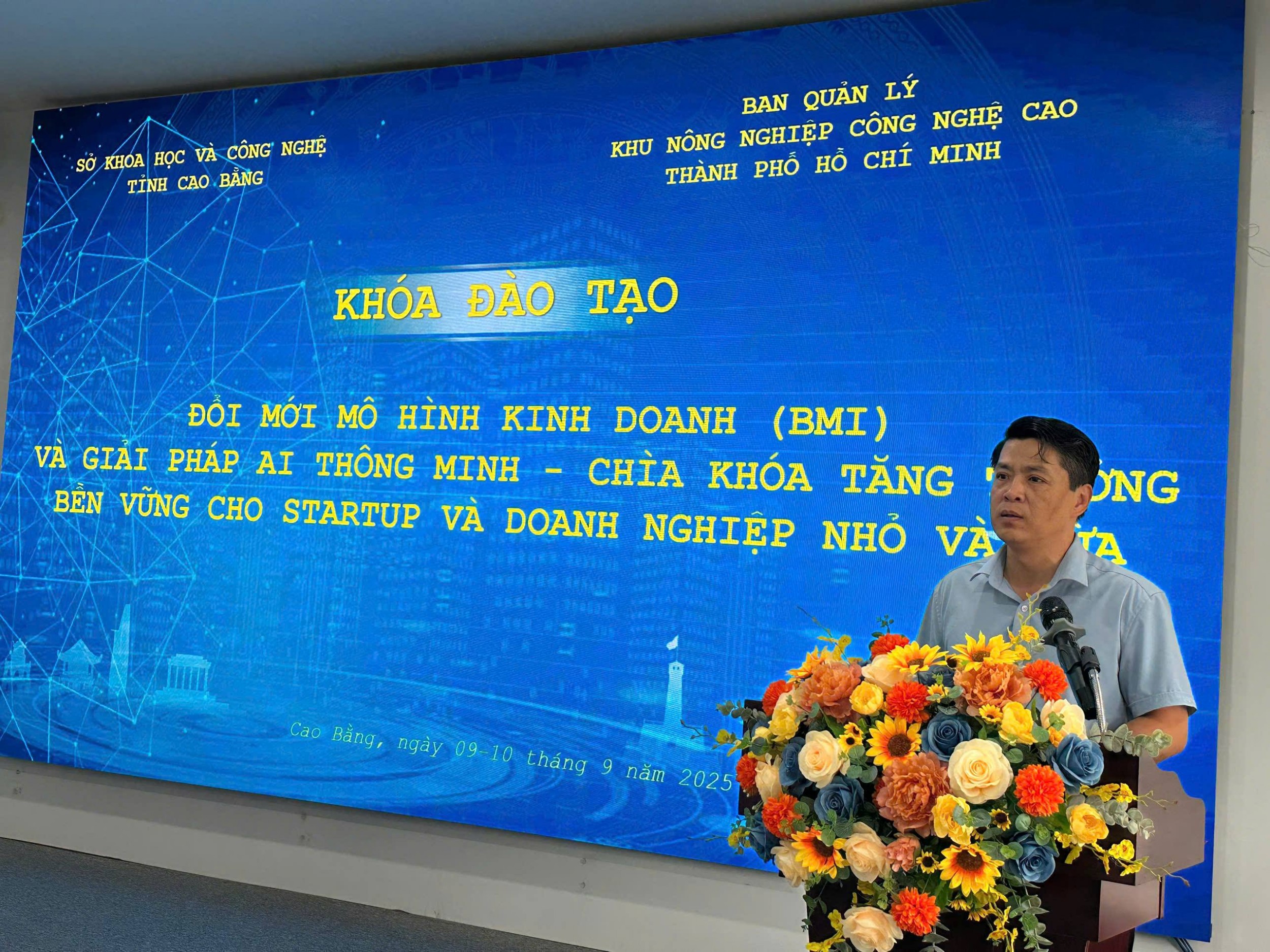 LÃNH ĐẠO PHÁT BIỂU